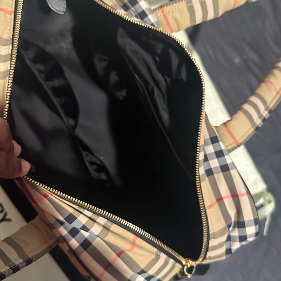 Burberry Black and Red Baby Bag with Signature Style - Picture 11 of 11